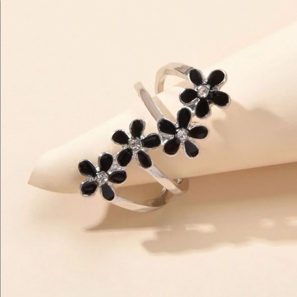 3/20 🔷 Flower Design ring - Picture 3 of 3